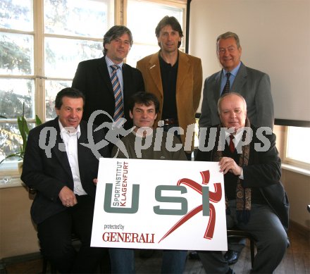 Pressefr?hst?ck im Lendhafencafe. USI Klagenfurt pr?sentiert geplante Aktivit?ten.
Foto 6027: Hinten von links: Josef Genser (Generali), Franz Preiml, Stadtrat Dieter Jandl.
Vorne von links: Karl Schnabl, Thomas Brandauer und Univ. Dir. G?nther H?dl. Klagenfurt, am 7.3.2005.

---
pressefotos, pressefotografie, kuess, qs, qspictures, sport, bild, bilder, bilddatenbank