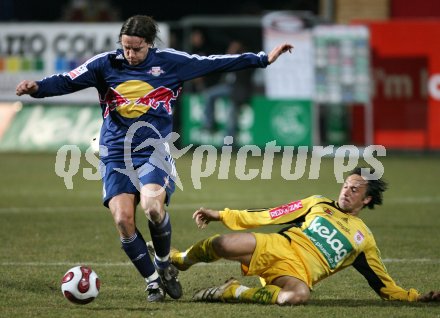 Fussball ?FB Cup. FC K?rnten gegen Red Bull Salzburg. Gerald Strafner (FCK), Rene Aufhauser (Salzburg). Klagenfurt, am 13.3.2007.
Foto: Kuess
---
pressefotos, pressefotografie, kuess, qs, qspictures, sport, bild, bilder, bilddatenbank