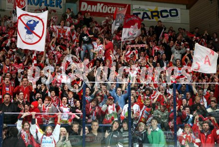 Eishockey Bundesliga. VSV gegen KAC. Jubelnde KAC Fans. Villach, am 11.3.2007.
Foto: Kuess
---
pressefotos, pressefotografie, kuess, qs, qspictures, sport, bild, bilder, bilddatenbank