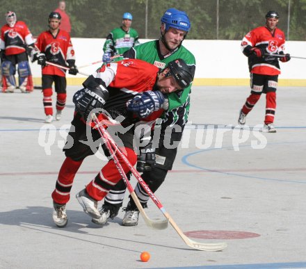 Ballhockey. K?rntner Meisterschaft. ASK? Villach. K?rntner Meister 2005. Finalspiel City Club United gegen ASK? Villach 4:5. Viktring, am 27.8.2005.
---
pressefotos, pressefotografie, kuess, qs, qspictures, sport, bild, bilder, bilddatenbank