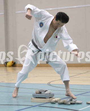 Tae Kwon Do. Jahresabschlusstraining unter der Leitung von Grossmeister Son Jong Ho. Klagenfurt, am 30.12.2006.
Foto: qspictures/Kuess
---
pressefotos, pressefotografie, kuess, qs, qspictures, sport, bild, bilder, bilddatenbank