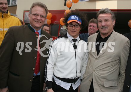 Schi Alpin, Weltcup. Empfang Rainer Sch?nfelder.LHStv. Dr. Peter Ambrozy, Rainer Sch?nfelder, Bgm. Stefan Visotschnig. Bleiburg, am 19.3.2005.
---
pressefotos, pressefotografie, kuess, qs, qspictures, sport, bild, bilder, bilddatenbank