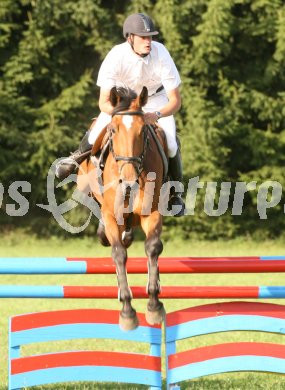 Reiten. Reitturnier Ehrenhausen. Klaus Hernler auf Juliette 2. Reitverein Sumperhof. Klagenfurt, am 22.9.2006.
---
pressefotos, pressefotografie, kuess, qs, qspictures, sport, bild, bilder, bilddatenbank