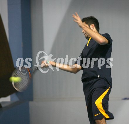 Tennis. K?rntner Hallenmeisterschaft. K?rntner Meister J?rgen G?ndera (Strassburg) . Klagenfurt, am 4.1.2007.
Foto: Pewopixx/Kuess
---
pressefotos, pressefotografie, kuess, qs, qspictures, sport, bild, bilder, bilddatenbank