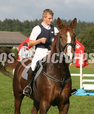 Reiten. Reitturnier Ehrenhausen. Philipp Hattenberger auf Market Mate. Reitverein Teurnia. Klagenfurt, am 22.9.2006.
---
pressefotos, pressefotografie, kuess, qs, qspictures, sport, bild, bilder, bilddatenbank