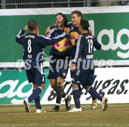 Fussball. ?FB Cup. FC K?rnten gegen Red Bull Salzburg. Torjubel Salzburg. KLagenfurt, am 13.3.2007.
Foto: Kuess
---
pressefotos, pressefotografie, kuess, qs, qspictures, sport, bild, bilder, bilddatenbank