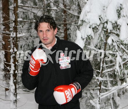 Kickboxen. Bernhard Sussitz. 8-facher Weltmeister. Klagenfurt, am 20.3.2007.
Foto: Kuess
---
pressefotos, pressefotografie, kuess, qs, qspictures, sport, bild, bilder, bilddatenbank