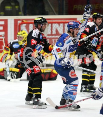 Eishockey Bundesliga. VSV gegen Vienna Capitals. Torjubel VSV. Nikolas Petrik (VSV). Villach, am 9.3.2007.
Foto: Kuess
---
pressefotos, pressefotografie, kuess, qs, qspictures, sport, bild, bilder, bilddatenbank