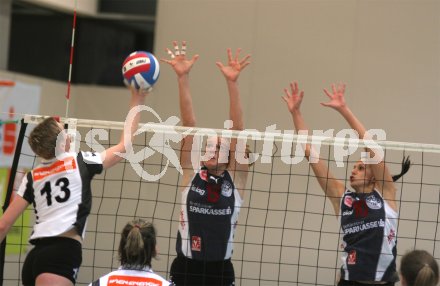 Volleyball - Molly Scavuzzo und Mojca Dolinar beim Block. Volleyballmeiserschaftsspiel ATSC Wildcats gegen Kuoni Wien. Klagenfurt, am 12.1.2004.
---
pressefotos, pressefotografie, kuess, qs, qspictures, sport, bild, bilder, bilddatenbank