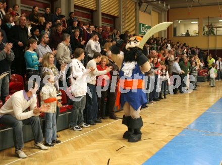 Basketball. W?rthersee Piraten gegen Gunners Oberwart. Piraten Maskottchen. Klagenfurt, am 10.3.2007.
Foto: Kuess
---
pressefotos, pressefotografie, kuess, qs, qspictures, sport, bild, bilder, bilddatenbank