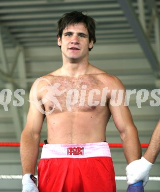 Kickboxen. Staatsmeisterschaft. Dejan Milicevic,(Klagenfurt Fight Club). Velden, am 23.6.2006.
Foto: Kuess
---
pressefotos, pressefotografie, kuess, qs, qspictures, sport, bild, bilder, bilddatenbank