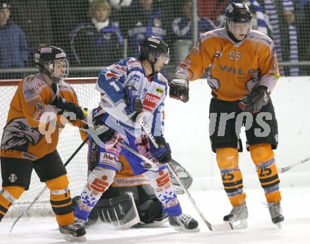 Eishockey Elite Liga. V?lkermarkt gegen Steindorf. Gilbert Moser. Ziga Hocevar (V?lkermarkt), Alfred Groyer (Steindorf). V?lkermarkt, am 13.1.2007.
Foto: Kuess  
---
pressefotos, pressefotografie, kuess, qs, qspictures, sport, bild, bilder, bilddatenbank