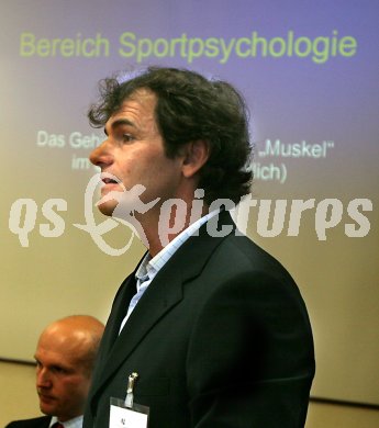 Dr. Thomas Brandauer, Sportpsychologe. Institut f?r Sportmedizin. KLagenfurt, am 15.4.2005.
---
pressefotos, pressefotografie, kuess, qs, qspictures, sport, bild, bilder, bilddatenbank