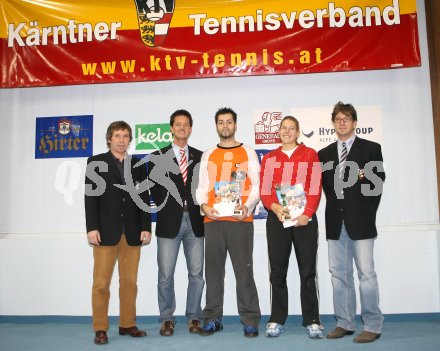 Tennis. K?rntner Hallenmeisterschaft. Gerald Hebein, Gernot Dreier, J?rgen G?ndera, Birgit Ritschka, Wolfgang Kaaden. Klagenfurt, am 4.1.2007.
Foto: Pewopixx/Kuess
---
pressefotos, pressefotografie, kuess, qs, qspictures, sport, bild, bilder, bilddatenbank