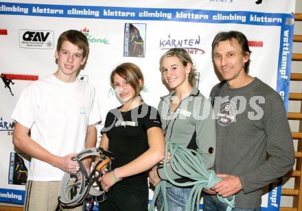 Wettklettern offener Bewerb Arnoldstein. Philipp Hasen?hrl, Swoboda Eva-Maria, Stefanie Kofler, Hubert Galautz (Praesident des Kaerntner Fachverbandes fuer Klettern. Arnoldstein, 6.1.2007
Foto: Pewopixx/Kuess
---
pressefotos, pressefotografie, kuess, qs, qspictures, sport, bild, bilder, bilddatenbank