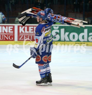 Eishockey Bundesliga. VSV gegen Vienna Capitals. Nach getaner Arbeit. Niko Toff (VSV). Villach, am 9.3.2007.
Foto: Kuess
---
pressefotos, pressefotografie, kuess, qs, qspictures, sport, bild, bilder, bilddatenbank