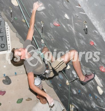 Klettern. 11. Arnoldsteiner Vorstiegswettbewerb. Philipp Hasenoehrl (AV Klagenfurt). Arnoldstein, am 6.1.2007.
Foto: Pewopixx/Kuess
---
pressefotos, pressefotografie, kuess, qs, qspictures, sport, bild, bilder, bilddatenbank