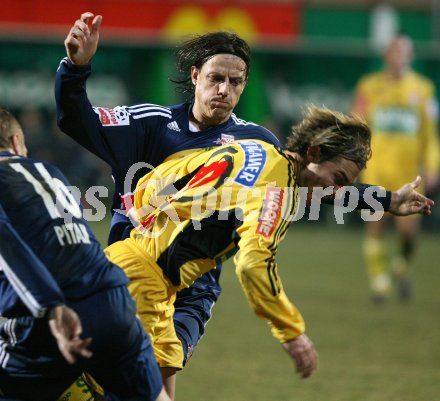 Fussball ?FB Cup. FC K?rnten gegen Red Bull Salzburg. Marc Sand (FCK), Rene Aufhauser (Salzburg). Klagenfurt, am 13.3.2007.
Foto: Kuess 
---
pressefotos, pressefotografie, kuess, qs, qspictures, sport, bild, bilder, bilddatenbank