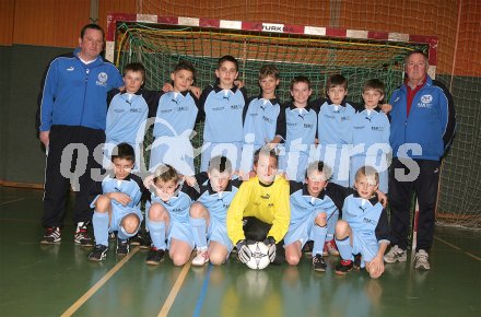 Futsal - K?rntner Meisterschaft 2005 - Sieger SV Spittal.
SV Spittal ? hinten von links: Betreuer Oswald Wolfgang, Gerald Gfrerer, Matthias Penarz, Ado Adilovic, Marcel Piery, Lukas Kircher, Amir  Lukic, Michi Schwager, Betreuer Rolf Krassnitzer,
vorne von links: Florian Mack, Marcel Vidakovic, Alexander Kovacevic, Franko Pirker, Michi Trupp, Manuel Keuschnig. Ferlach, am 20.2.2005.

---
pressefotos, pressefotografie, kuess, qs, qspictures, sport, bild, bilder, bilddatenbank