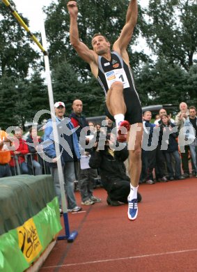 Wolfsberg, K?rnten, ?sterreich. 100 Minuten Zehnkampf in Wolfsberg. Hochsprung. Roman Sebrle (Tschechien). Wolfsberg, am 26.8.2005.
Foto: Kuess

---
pressefotos, pressefotografie, kuess, qs, qspictures, sport, bild, bilder, bilddatenbank