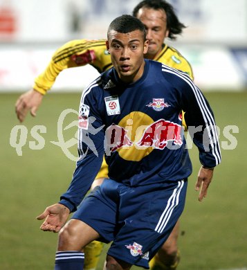 Fussball. ?FB Cup. FC K?rnten gegen Red Bull Salzburg. Gerald Strafner (FCK), Johan Vonlanthen (Salzburg). KLagenfurt, am 13.3.2007.
Foto: Kuess
---
pressefotos, pressefotografie, kuess, qs, qspictures, sport, bild, bilder, bilddatenbank