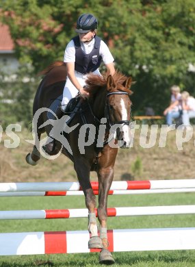 Reiten. Reitturnier Ehrenhausen. Philipp Hattenberger auf Market Mate. Reitverein Teurnia. Klagenfurt, am 22.9.2006.
---
pressefotos, pressefotografie, kuess, qs, qspictures, sport, bild, bilder, bilddatenbank