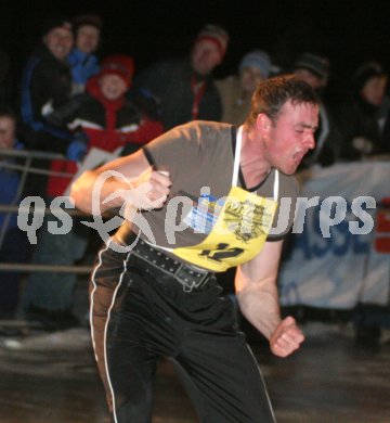 Eissch?tzen EM im Weitschiessen am Goggausee bei Feldkirchen in K?rnten. Der Salzburger Bernhard Patschg wurde Europameister. Goggausee, am 22.1.2005.
---
pressefotos, pressefotografie, kuess, qs, qspictures, sport, bild, bilder, bilddatenbank