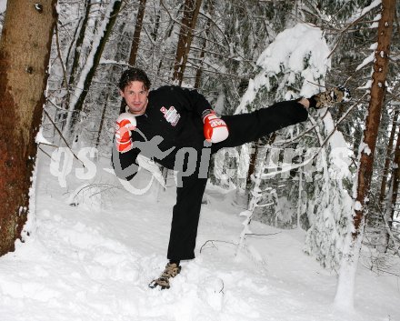 Kickboxen. Bernhard Sussitz. 8-facher Weltmeister. Klagenfurt, am 20.3.2007.
Foto: Kuess
---
pressefotos, pressefotografie, kuess, qs, qspictures, sport, bild, bilder, bilddatenbank