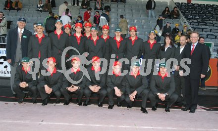 Verabschiedung der Sch?ler der HAK, die sich f?r die WM f?r Schulen in D?nemark qualifiziert haben. Klagenfurt, am 15.4.2005.
---
pressefotos, pressefotografie, kuess, qs, qspictures, sport, bild, bilder, bilddatenbank
