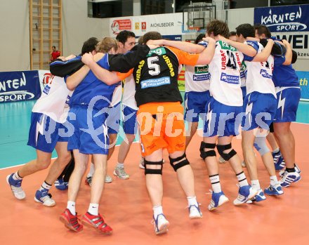 Volleyball. Cup Final Four. SK Posojilnica Aich/Dob gegen Hypo VBK Klagenfurt Jubel SK Aich/Dob. Klagenfurt, am 25.2.2007.
Foto: Kuess
---
pressefotos, pressefotografie, kuess, qs, qspictures, sport, bild, bilder, bilddatenbank