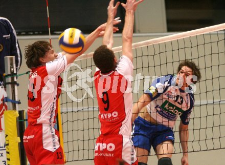 Volleyball. Cup Final Four. SK Posojilnica Aich/Dob gegen Hypo VBK Klagenfurt. Breuss Simon, Rohrer Martin (HYPO), Aschmann Kurt (AICH). Klagenfurt, 25.2.2007
Foto: Kuess
---
pressefotos, pressefotografie, kuess, qs, qspictures, sport, bild, bilder, bilddatenbank