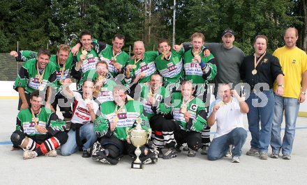 Ballhockey. K?rntner Meisterschaft. ASK? Villach. K?rntner Meister 2005. Finalspiel City Club United gegen ASK? Villach 4:5. Viktring, am 27.8.2005.
---
pressefotos, pressefotografie, kuess, qs, qspictures, sport, bild, bilder, bilddatenbank