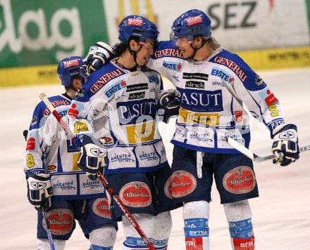 Eishockey Bundesliga. VSV gegen Vienna Capitals. Torjubel VSV. Martin Oraze, Thomas Raffl. Villach, am 9.3.2007.
Foto: Kuess
---
pressefotos, pressefotografie, kuess, qs, qspictures, sport, bild, bilder, bilddatenbank