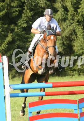 Reiten. Reitturnier Ehrenhausen. Ulrich Domaingo auf K&M Latina. Union Reitverein Klagenfurt. Klagenfurt, am 22.9.2006.
---
pressefotos, pressefotografie, kuess, qs, qspictures, sport, bild, bilder, bilddatenbank