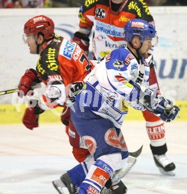 Eishockey Bundesliga. KAC gegen VSV.Mario Schaden (KAC), Roland Kaspitz(VSV). Klagenfurt, am 21.1.2007.
Foto: Kuess
---
pressefotos, pressefotografie, kuess, qs, qspictures, sport, bild, bilder, bilddatenbank