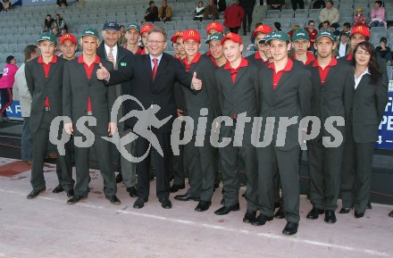 Verabschiedung der Sch?ler der HAK, die sich f?r die WM f?r Schulen in D?nemark qualifiziert haben. Klagenfurt, am 15.4.2005.
---
pressefotos, pressefotografie, kuess, qs, qspictures, sport, bild, bilder, bilddatenbank