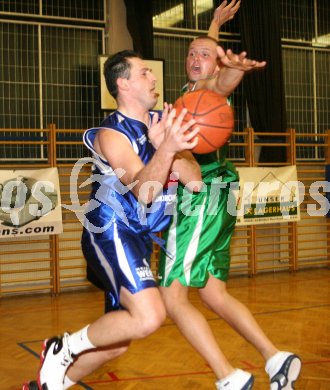 Basketball K?rntner Liga. KOS gegen Feldkirchen. Markus Aschinger (KOS), Brane Kosir (Feldkirchen). Klagenfurt, am 8.2.2007.
Foto: Kuess
---
pressefotos, pressefotografie, kuess, qs, qspictures, sport, bild, bilder, bilddatenbank