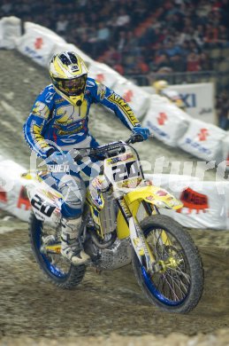 Super Cross Over  in der Olympia-Halle, Muenchen,  am 15.12.2006 . Dennis Ewing (USA) vor Ricky Renner (USA).
?qspictures/Martin Hangen
---
pressefotos, pressefotografie, kuess, qs, qspictures, sport, bild, bilder, bilddatenbank