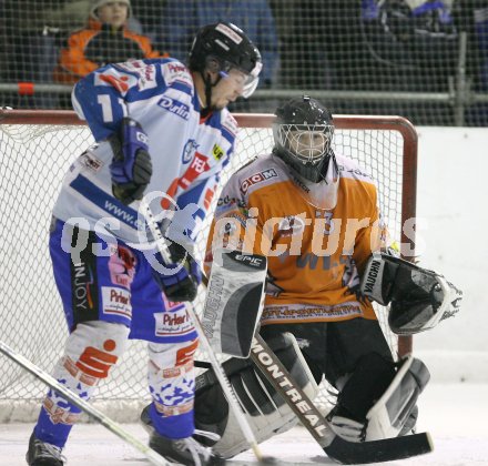 Eishockey Elite Liga. V?lkermarkt gegen Steindorf. Hartmann Schleifer (V?lkermarkt), Alfred Groyer (Steindorf). V?lkermarkt, am 13.1.2007.
Foto: Kuess  
---
pressefotos, pressefotografie, kuess, qs, qspictures, sport, bild, bilder, bilddatenbank