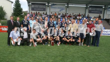 K?rntner Meistertitel f?r den SAK. Ehrung durch den Pr?sidenten des K?rntner Fussballverbandes Thomas Partl.
---
pressefotos, pressefotografie, kuess, qs, qspictures, sport, bild, bilder, bilddatenbank
