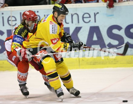 Eishockey Bundesliga. KAC gegen Vienna Capitals. Harald Ofner (KAC), Michael Craig (Caps). Klagenfurt, am 16.2.2007.
Foto: Kuess
---
pressefotos, pressefotografie, kuess, qs, qspictures, sport, bild, bilder, bilddatenbank