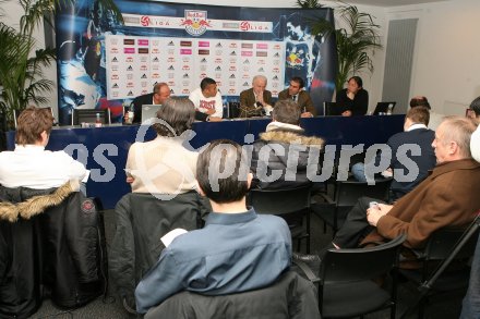 Pressekonferenz Red Bull Salzburg. Giovanni Trapattoni.  Salzburg, am 8.3.2007.
Foto: Kuess
---
pressefotos, pressefotografie, kuess, qs, qspictures, sport, bild, bilder, bilddatenbank