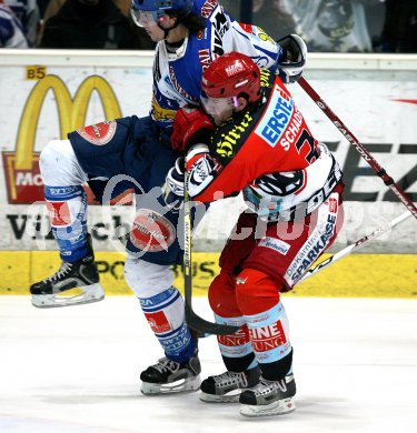 Eishockey Bundesliga. VSV gegen KAC. Mario Schaden (KAC), Martin Oraze (VSV). Villach, am 11.3.2007.
Foto: Kuess
---
pressefotos, pressefotografie, kuess, qs, qspictures, sport, bild, bilder, bilddatenbank