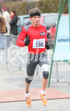 Klagenfurter Adventlauf. K?rntner Meisterschaft ?ber 10 Kilometer. Robert Stark (LC Stockenboi). Klagenfurt, am 3.12.2006.
Foto: Kuess
---
pressefotos, pressefotografie, kuess, qs, qspictures, sport, bild, bilder, bilddatenbank