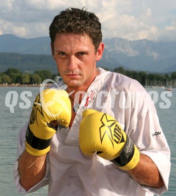 Kickboxen. Kampfsport. Bernhard Sussitz. Klagenfurt, am 19.8.2005.
---
pressefotos, pressefotografie, kuess, qs, qspictures, sport, bild, bilder, bilddatenbank