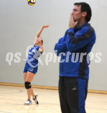 Volleyball Damen MEVZA. ATSC Wildcats gegen Senica. Katharina Grafenauer, Trainer Helmut Voggenberger (Wildcats). Klagenfurt, am 15.12.2006.
Foto: qspictures/Kuess
---
pressefotos, pressefotografie, kuess, qs, qspictures, sport, bild, bilder, bilddatenbank