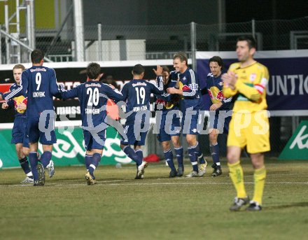 Fussball. ?FB Cup. FC K?rnten gegen Red Bull Salzburg. Torjubel Salzburg. KLagenfurt, am 13.3.2007.
Foto: Kuess
---
pressefotos, pressefotografie, kuess, qs, qspictures, sport, bild, bilder, bilddatenbank