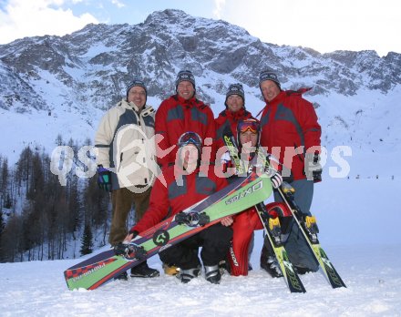 Alpe Adria Jugendspiele im Tessin (Schweiz)
Hinten Alpe Adria Generalsekret?r Dr. Hellwig Valentin, Alex Namesnig, Snowboard Trainer, Lackner Schitrainer, Landessportdirektor Reinhard Tellian. Vorne: Hanno Douschan Sieger im Boardercross und David Verderber Sieger im Slalom.
---
pressefotos, pressefotografie, kuess, qs, qspictures, sport, bild, bilder, bilddatenbank
