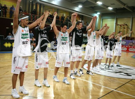 Basketball. W?rthersee Piraten gegen Gunners Oberwart. Jubel Piraten. Klagenfurt, am 10.3.2007.
Foto: Kuess
---
pressefotos, pressefotografie, kuess, qs, qspictures, sport, bild, bilder, bilddatenbank