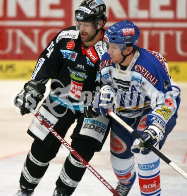 Eishockey Bundesliga. VSV gegen Liwest Black Wings Linz. Mickey Elick (VSV), Martin Hohenberger (Linz). Villach, am 20.3.2007.
Foto: Kuess
---
pressefotos, pressefotografie, kuess, qs, qspictures, sport, bild, bilder, bilddatenbank